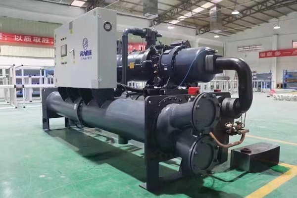 Penyejuk Frekuensi Boleh Ubah lwn. Penyejuk Frekuensi Tetap: Mana Satu Lebih Sesuai untuk Proses Anda?